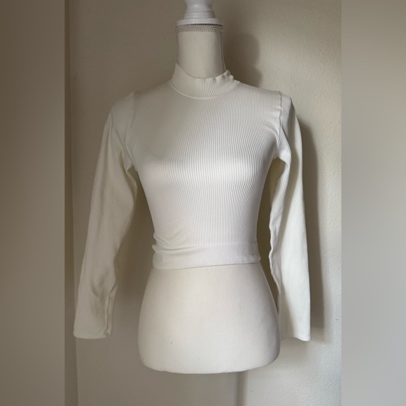 Urban Outfitters Out From Under Cream Ribbed Long Sleeve Crop Top | Size Medium - Picture 1 of 13